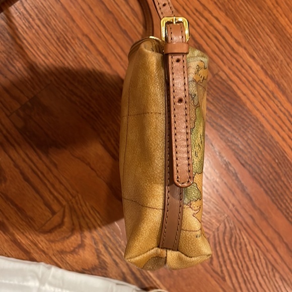 1A Classe Alviero Martini Italy Crossbody - Picture 5 of 5